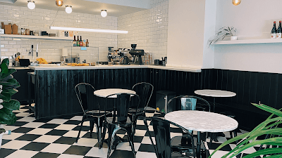 Interior of UNFLTRD Coffee in Madrid