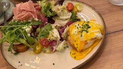 Noor Brunch | Specialty Coffee & Matcha atmosphere
