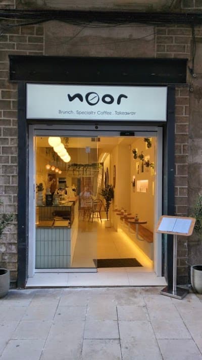 Interior of Noor Brunch | Specialty Coffee & Matcha in Barcelona