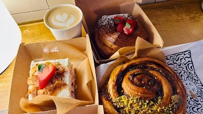 Alma Nomad Bakery atmosphere
