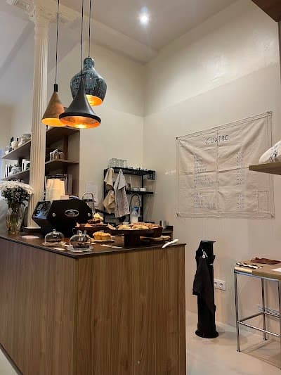 Cuatro Cafecito atmosphere