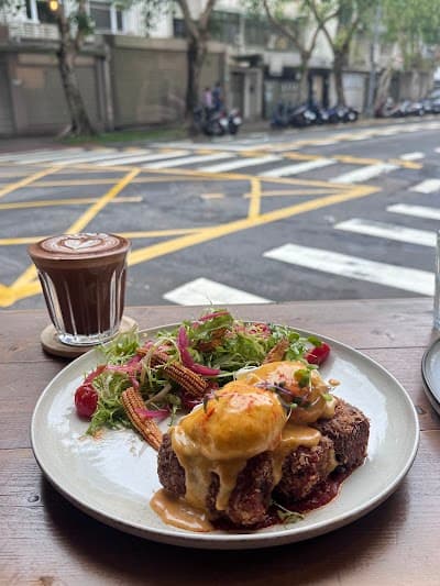 Cornerstone Cafe (Modern Australian Brunch) atmosphere