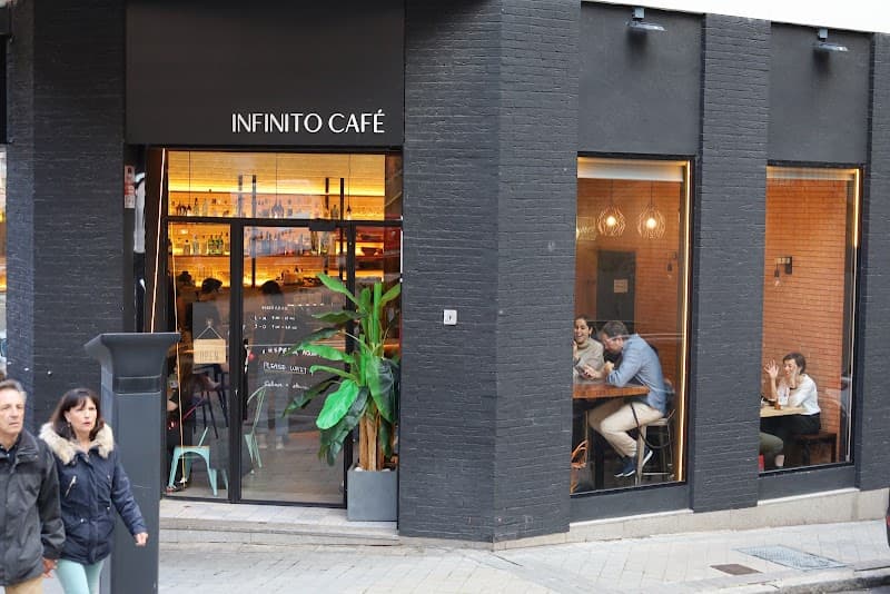 Interior of Infinito Specialty Coffee & Brunch Bistro in Madrid