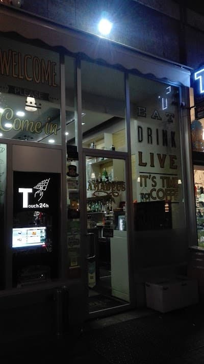 Amadeus Coffee & Shop atmosphere