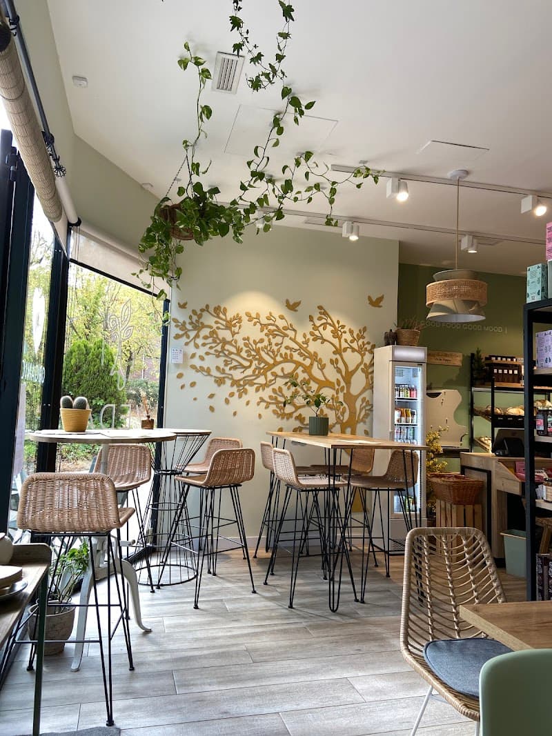 Veda Organic - Specialty Coffee & Brunch - Arturo Soria atmosphere
