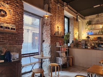 Plántate: Better Coffee & Brunch atmosphere
