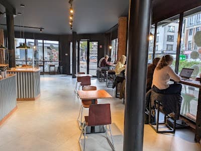 Koffie Dealers Beans & Dough atmosphere