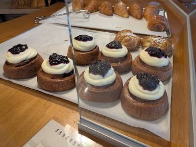 Koffie Dealers Beans & Dough coffee