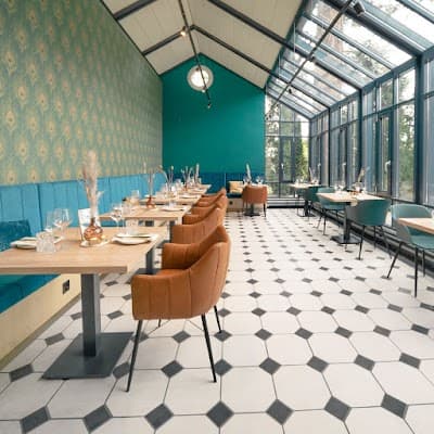 Interior of Thalvie Café & Bar in Thalwil