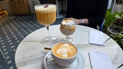 Libertario Coffee Roasters - Calle 85 atmosphere