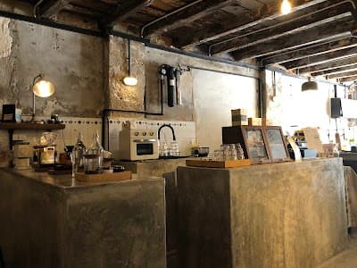 8055 Coffee: H S Lee atmosphere