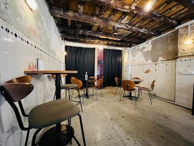 Interior of 8055 Coffee: H S Lee in Wilayah Persekutuan Kuala Lumpur