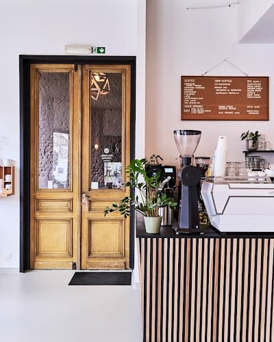 Interior of Kolonel coffee specialty roastery & bar in Antwerpen