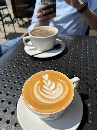 Qlab by Chronicle Coffee Roasters atmosphere