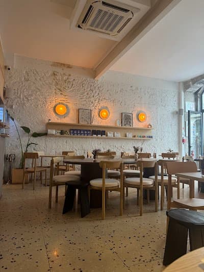 Interior of Sense of Coffee & Wine - specialty coffee in -232 Lisboa