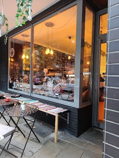 Interior of Le Petit Jardin in München