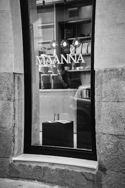 Interior of Maanna café.cacao in Madrid