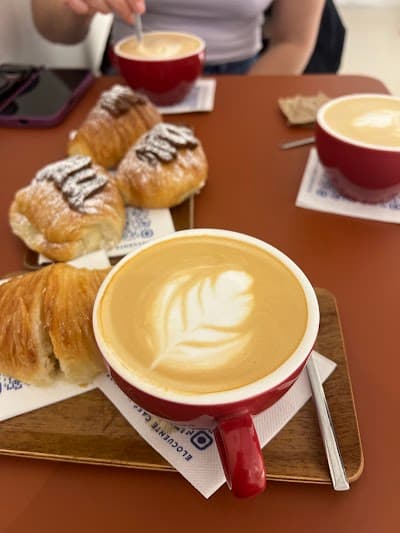 Elocuente Café & Libros atmosphere