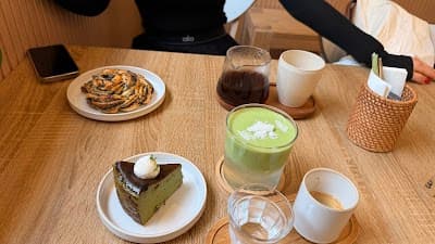Cafe Kiwa - matcha, specialty coffee atmosphere
