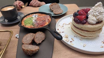 Gardenia Brunch & Coffee Conquistadores atmosphere