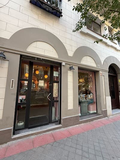 Interior of Nucha Coffee art in Madrid