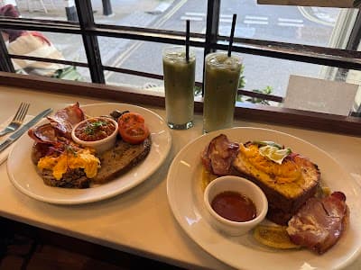 Victoria House Coffee & Food atmosphere
