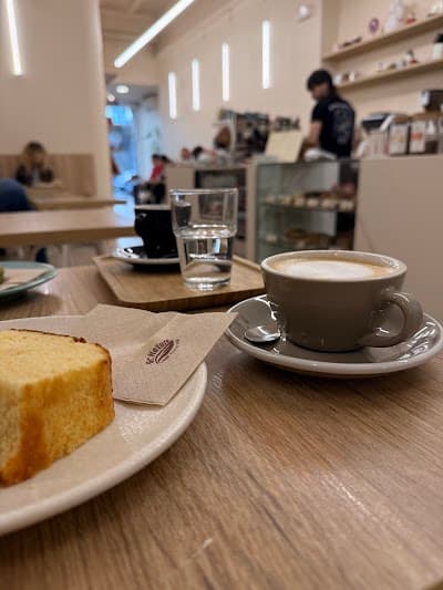 Brew Coffee Urquinaona atmosphere