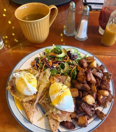 Nina's Brunch Restaurant atmosphere