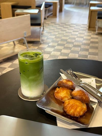 IM:MI COFFEE ROASTERS atmosphere