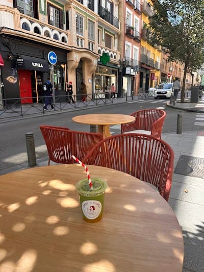 Interior of Gaby's Bagels in Madrid