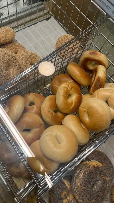 SYDNY BAGELS Charoen Krung atmosphere