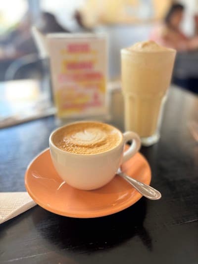 Café y Tocino atmosphere