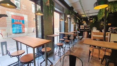 Interior of Frutas Prohibidas – Brunch y Café de Especialidad en Madrid in Madrid
