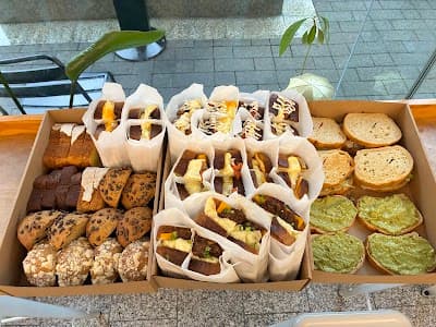 Bread x Butter Cafe Downtown atmosphere