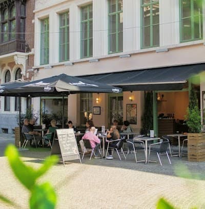 Interior of The Proper Hangout in Antwerpen