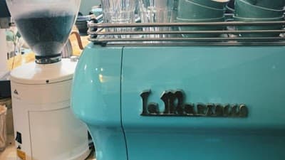 Interior of Urbano Specialty Coffee in 8