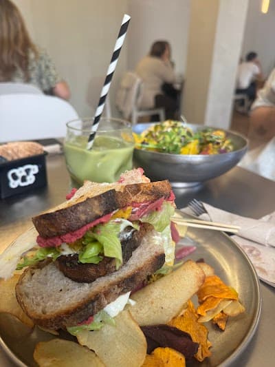 BRUTA ALL DAY PROTEIN BRUNCH atmosphere