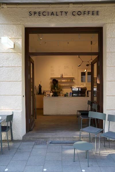 Interior of Suuapinga - Specialty Coffee in München