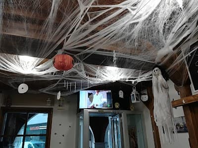 Interior of Little Coffee in 32
