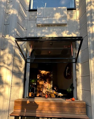 Interior of Dare Specialty Coffee in București