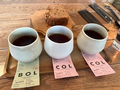 GLITCH COFFEE & ROASTERS atmosphere