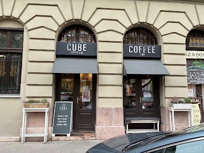 Interior of Cube Coffee Bar - specialty coffee shop in Hunyadi tér 8