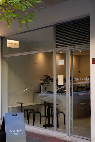 Interior of Sinfonía Specialty Coffee in Madrid