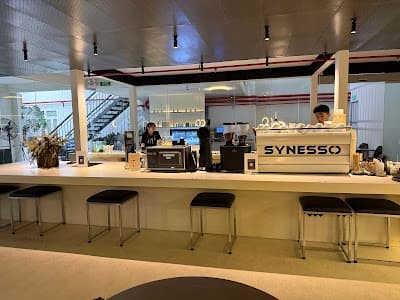 Bosgaurus Coffee Roasters - Saigon Pearl atmosphere