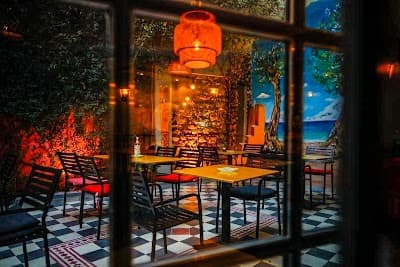 Interior of Plakaki Cafe in Athina 105 58