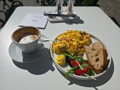 Cappuccino Grand Café - Mitte atmosphere