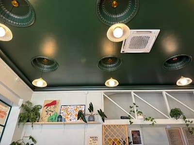 Interior of Milkees - Specialty Coffee & Cookies in -110 Lisboa