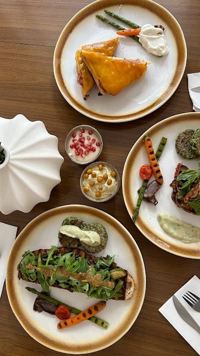 Rosi. Café & more | specialty coffee roasters | brunches & pastries coffee