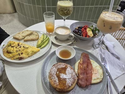 Pausa Coffee & Brunch atmosphere