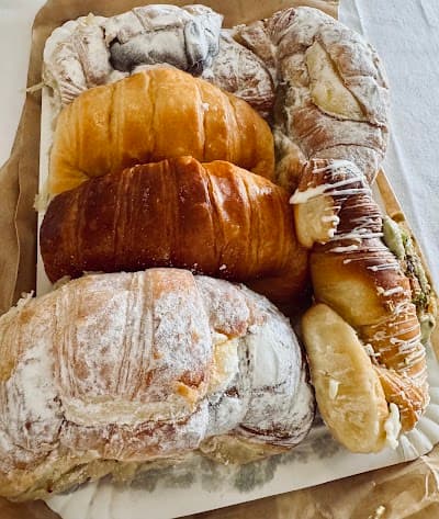 Almíbar bakery atmosphere